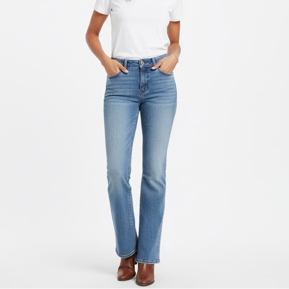 Vintage LEVIS 526 SLENDER BOOT POCKET FLAP light WASH JEANS size 6